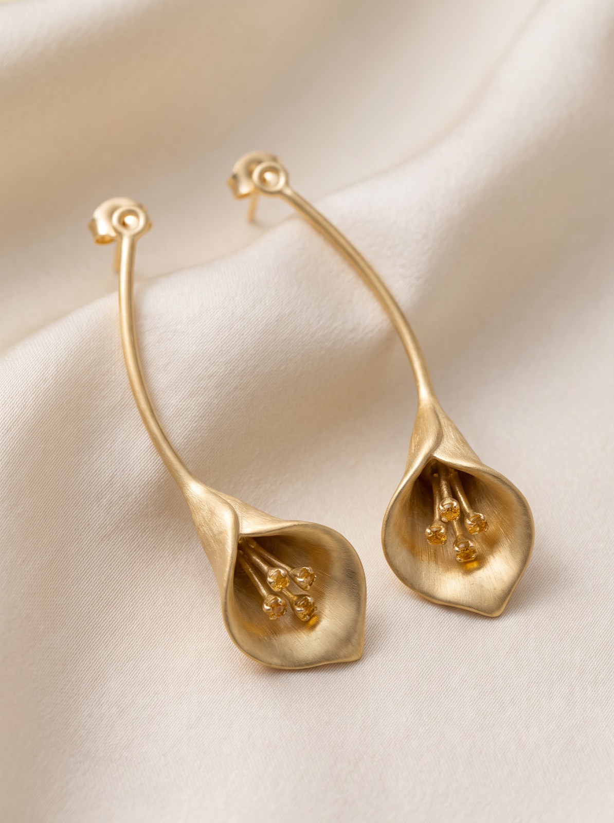 Calla lily earrings, gold